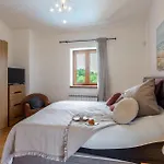 Awesome Home In Cabrunici *