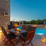 Awesome Home In Cabrunici Cabrunici