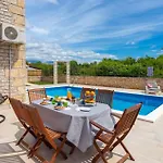 Awesome Home In Cabrunici Feriehus Cabrunici