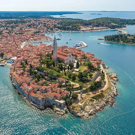 Awesome Home In Cabrunici Feriehus *
