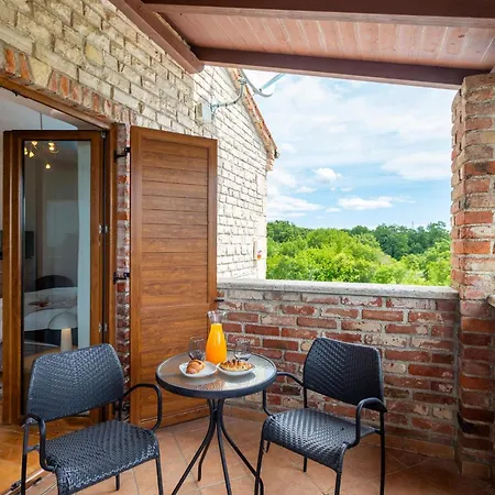 Vakantiehuis Awesome In Cabrunici