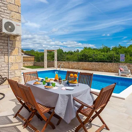 Awesome In Vakantiehuis Cabrunici