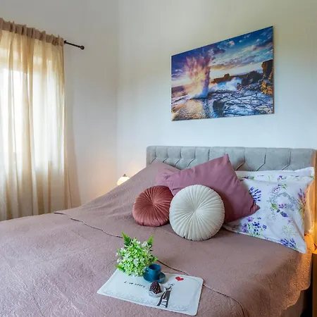 3 Bedroom Gorgeous In * Cabrunici