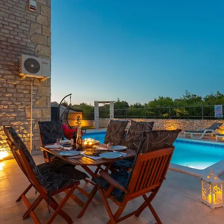 3 Bedroom Gorgeous In Cabrunici